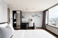 อีเลนซ์ โฮเทล - 4 ดาว