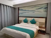 Junyi Qinglong Hotel