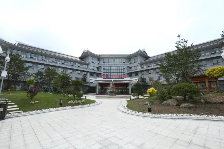 Hailanjiang Hotel Отели рядом с достопримечательностью «Longshan Korean Folk Village»