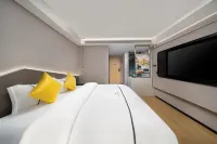 โรงแรมโฟร์ซีซั่นส์พลัส ม่านเฟิง