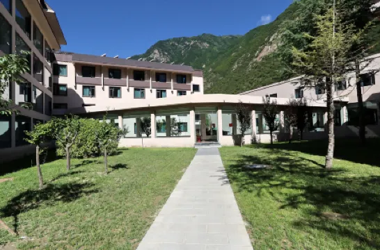 Qianhe Rezen Hotel Отели в г. Цзючжайгоу