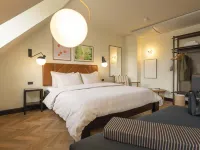 Hotel Mayfair Hotels near Holmen