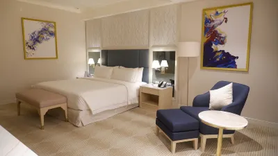 Royce Hotel & Casino
