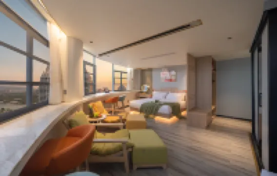 泊岸深華·江景度假酒店（西雙版納景洪告莊西雙景星光夜市店）