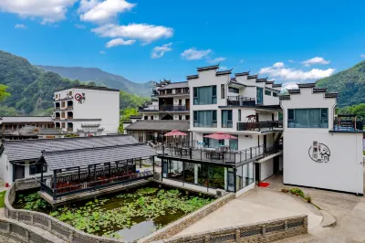 Weilanjian Homestay (Moon Bay Scenic Area) Hotels near Scenic Area of Yueliangwan