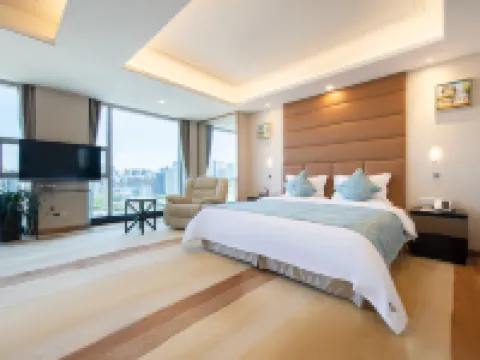 Zhuhai L Hotel （Gongbei Port High-speed Railway Station） Hotels in Zhuhai