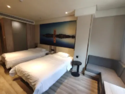 Elan Hotel (Bozhou Lixin colorful world store)