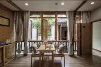 Dust and Hustle Weiyuan Designer Zen Homestay (Chongzhou Jiezi Ancient Town Branch) Hotels in Chongzhou