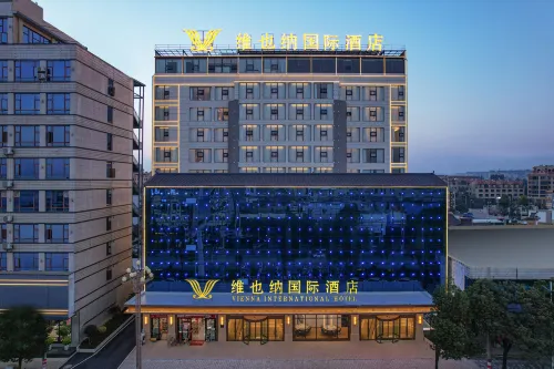Vienna International Hotel (Qujing Luliang Tongle Plaza)