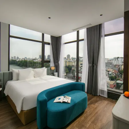 MAY DE VILLE Lakeside Hotel