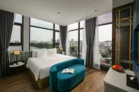 เม เดอ วิลล์ เลคไซด์ โฮเทล