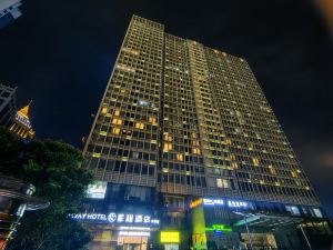 Yishang PLUS Hotel (Nanchang Honggutan Qiushui Square Twin Towers)