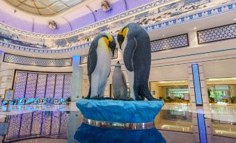 Chimelong Penguin Hotel