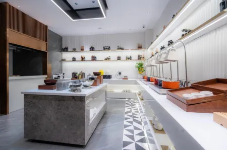 Homeinn Plus Hotel (Xuzhou University Road YiHe Plaza) Отели рядом с достопримечательностью «Jiuzhou College of Vocation & Technology»