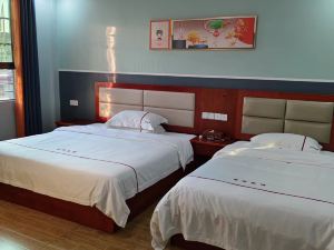 Donghua Business Hotel (Yirong Branch)