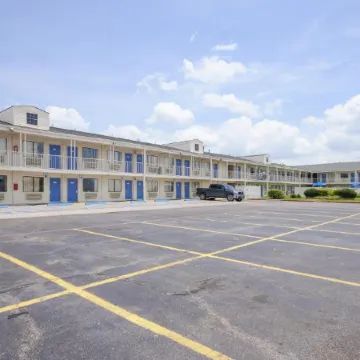 Motel 6 Webster, TX - Houston - NASA Lake