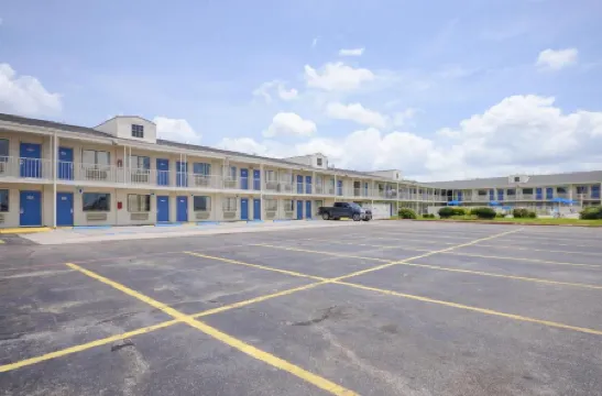 Motel 6 Webster, TX - Houston - NASA Lake