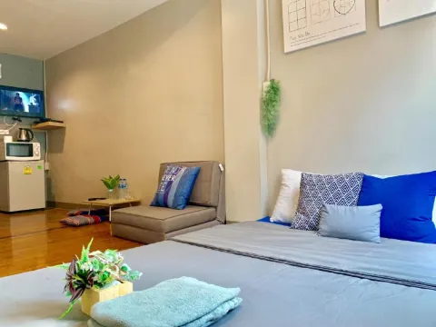 ห้องเตียงใหญ่ พร้อมห้องน้ำส่วนตัว