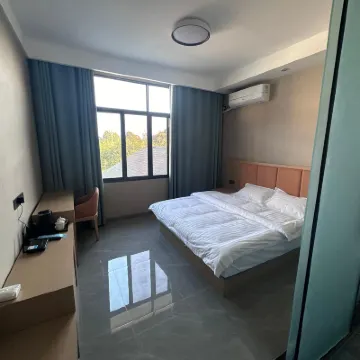 Yibin Cuiping Changlai Chinese Inn (Wuliangye Airport) Hotels near Yibin Wuliangye Airport