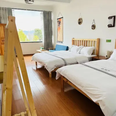 Qihai Beach Homestay in Dali City Hotels near Tianlong Temple