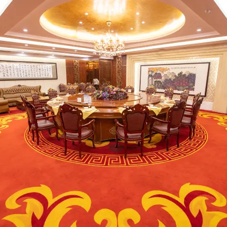Baicheng Hexiang Hotel (Civic Plaza Haiming East Road Pedestrian Street Store)