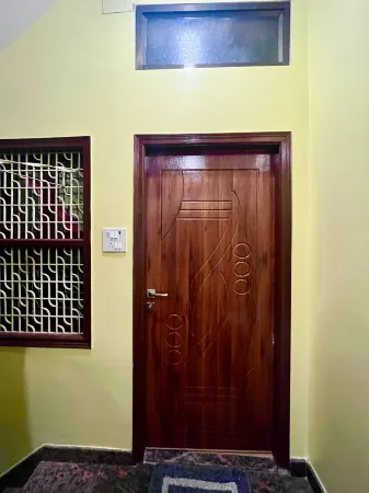 Trilok Residency Dashashwamedh Varanasi Отели рядом с достопримечательностью «Прачайн Хануман Гат»