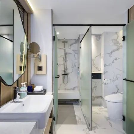 Novotel Rayong Star Convention Centre Отели рядом с достопримечательностью «Рыбацкая деревня Пакнам»