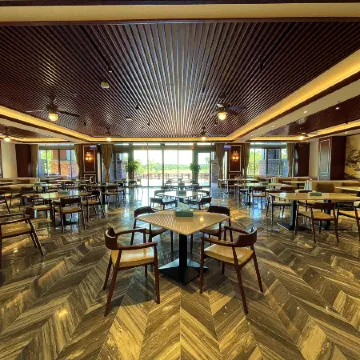 Noble Lake Hotel  Hainan