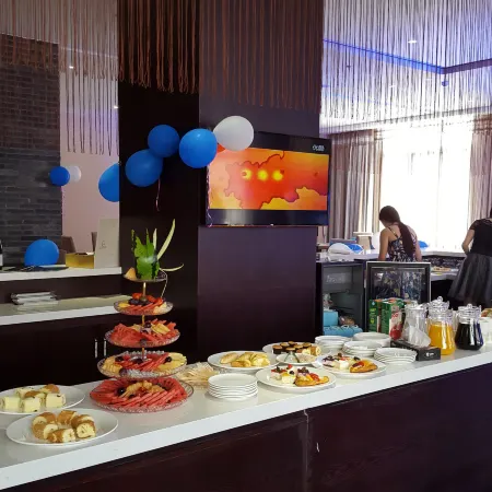 Yiqing Holiday Hotel