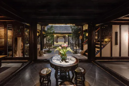 靜和北院｜百年歷史保護民居（建水古城小火車店）