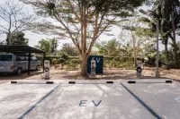 Sunshine Paradise Resort - parking