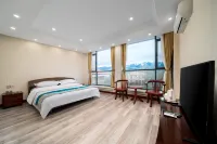 Deep in the mountains, Moon River Villa, a wild luxury holiday homestay Отели рядом с достопримечательностью «Nalati National Forest Park»