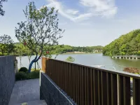 Golden Mountain & Bamboo  INN