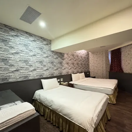CRYSTAL CITY HOTEL Отели рядом с достопримечательностью «Станция Neili»