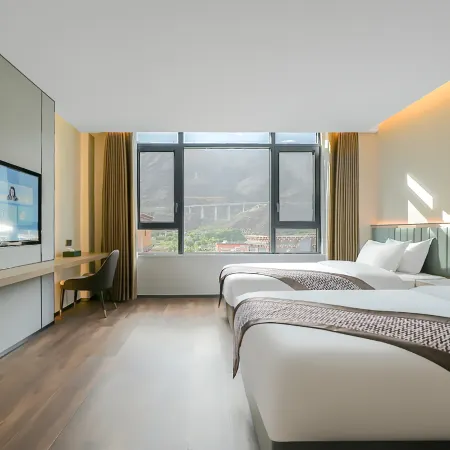 Shengxidun International Hotel (Ganzi Batang 318 National Highway)