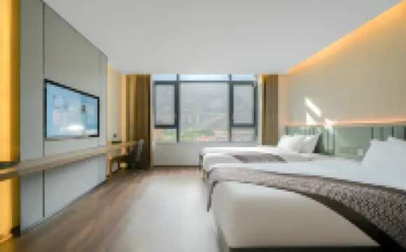 Shengxidun International Hotel (Ganzi Batang 318 National Highway)