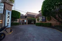 Victoria Court Las Piñas Madonna Del Divino Amore Quasi Parish 주변 호텔