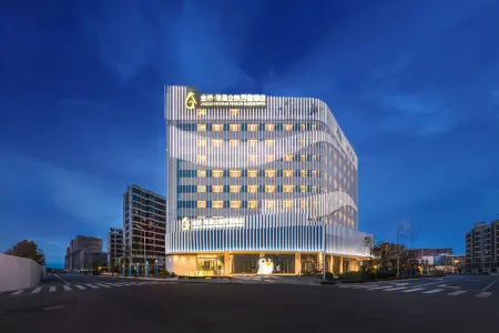 Shanghai Jinqiao Haichang Penguin Wassim Hotel Отели рядом с достопримечательностью «Shanghai Astronomy Museum»