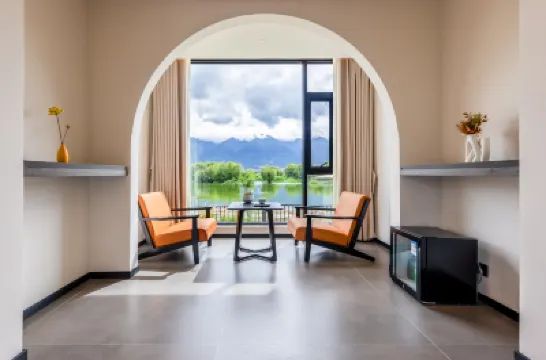 Floral Hotel·Jinqi Mountain Lake hotel (Dali Erhai Ecological Corridor Store) Hotels in Dali