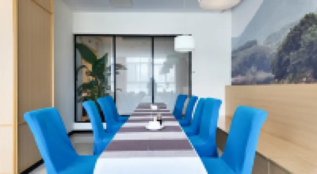 桑尼貝爾チェーンホテル（魯山人民路高速バスターミナル） 魯山のホテル