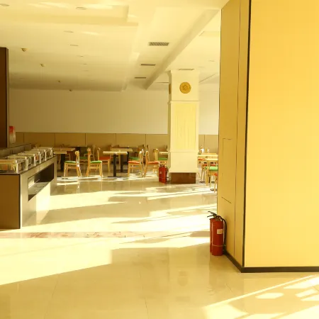 Ease Hotel (Huludao North Railway Station Gaoxin Fifth Road)