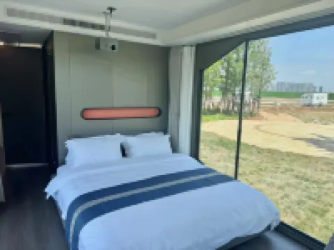China's Yongdong Xiangdao Bay Space Capsule Hotels in Laiyang