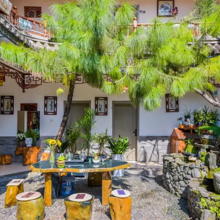 Honglinge Inn (Dali Ancient Town South Gate)
