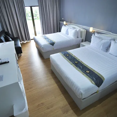 The Princess Beachfront Resort Отели рядом с достопримечательностью «Лаем Мае Пхим»