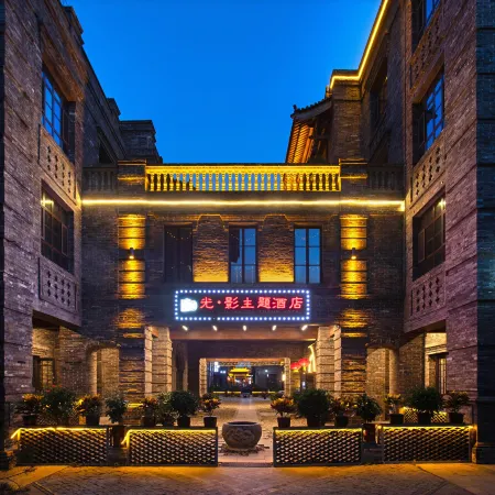Light and Shadow Theme Hotel