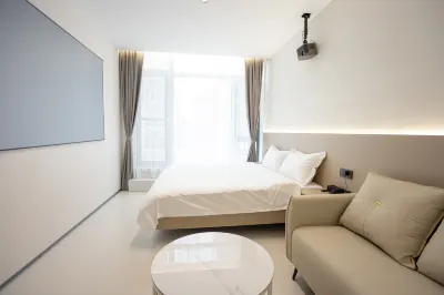 Lanqi Homestay (Dalian North Station) Отели в г. Северная станция Даляня. спортивный центр