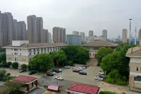 Rujia Huayi Select Hotel (Liyang High-Speed Railway Station Wanda Plaza) - Bãi đậu xe