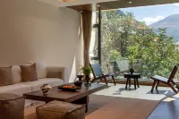 Stay on the mountains Hotels in Heishui