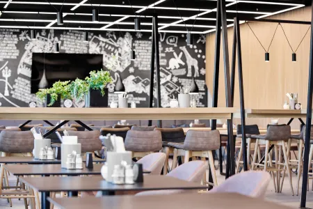 H2 Hotel Saarbrücken Отели рядом с достопримечательностью «Университет Саара»