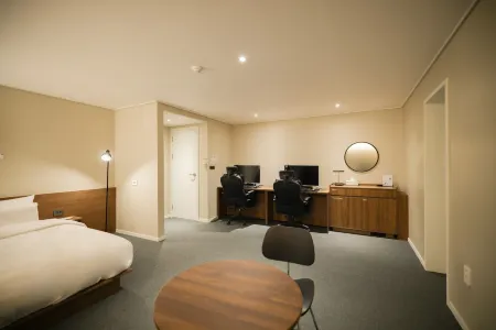 Aank Hotel Suwon Отели рядом с достопримечательностью «Пхальтальмун»